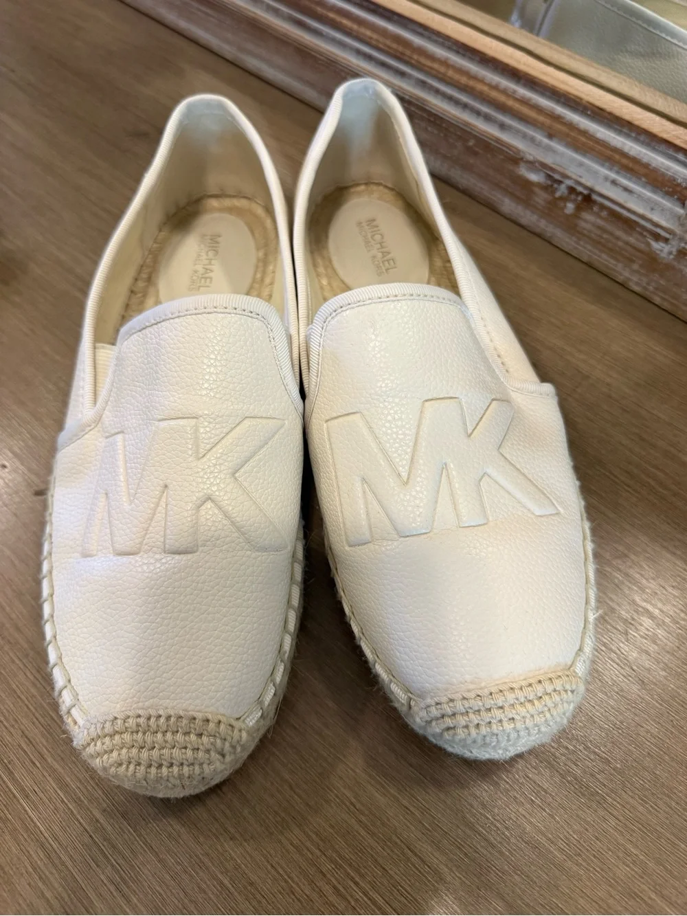 Like New! MICHAEL Michael Kors Cream Leather Espadrille Flats